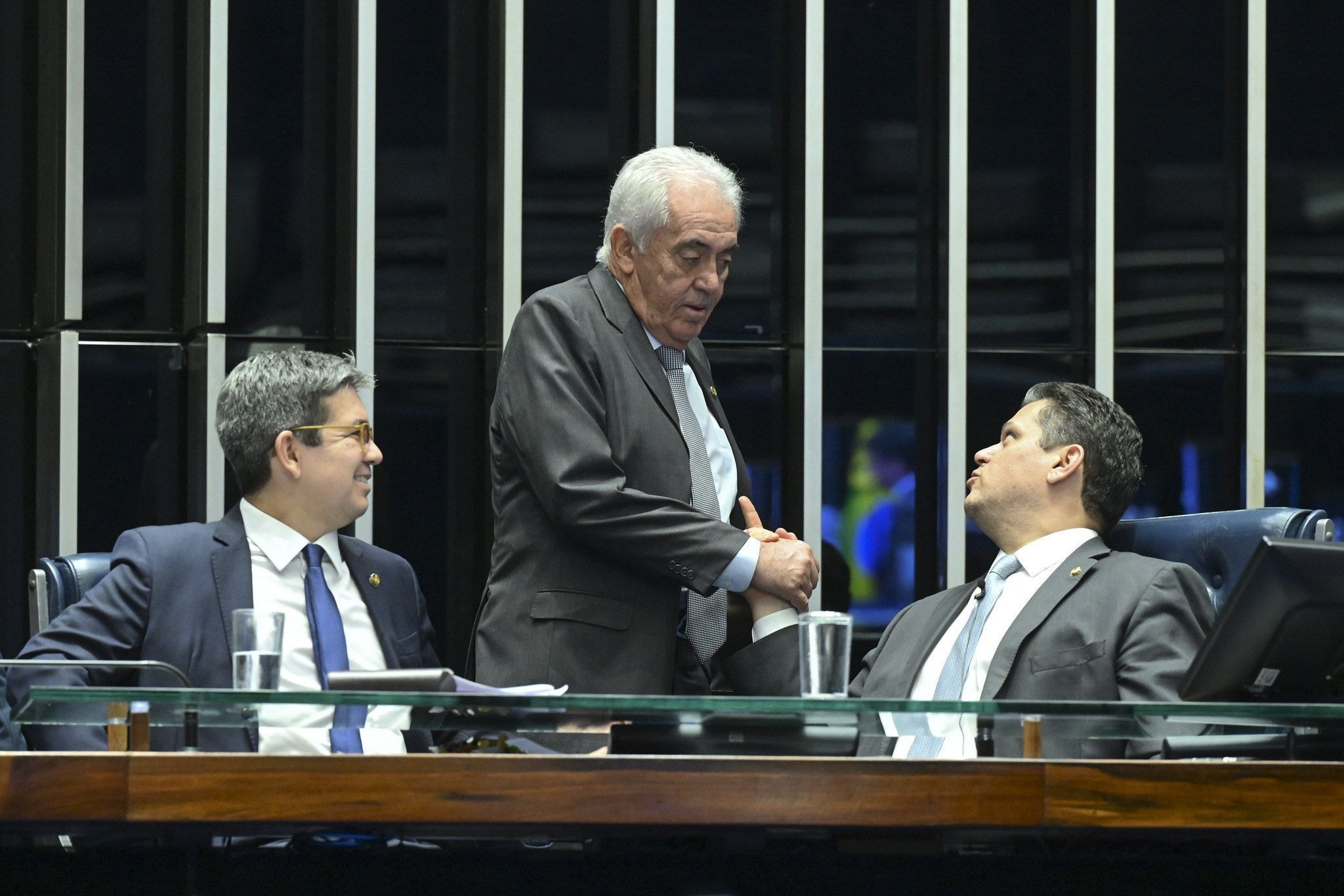 Análise: Alcolumbre acena, mas mantém controle sobre 6×1
