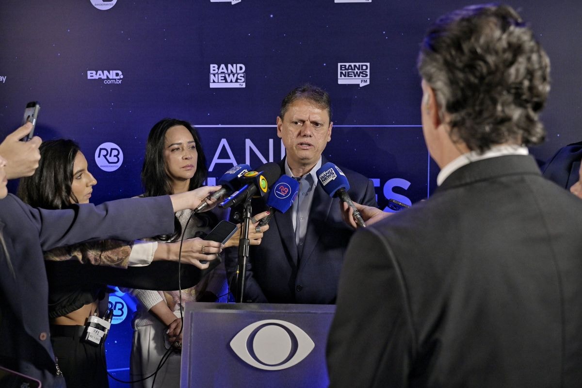 Tarcísio defende vacina contra sarampo após fala de Eduardo Bolsonaro