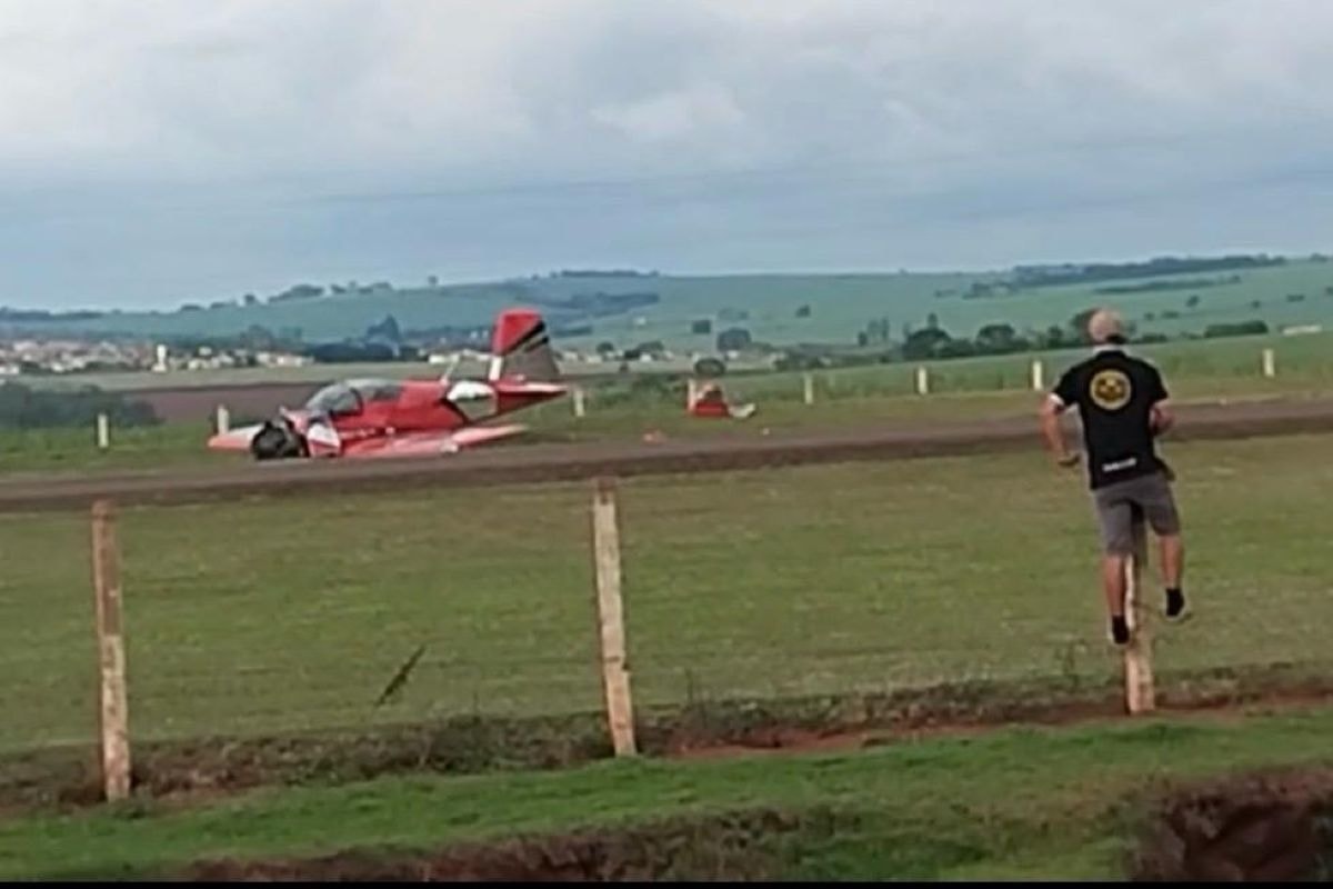Avião de pequeno porte cai e mata 2 pessoas no interior de SP