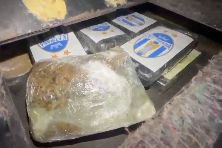 Operação em centros de distribuição dos Correios apreende 174 kg de drogas