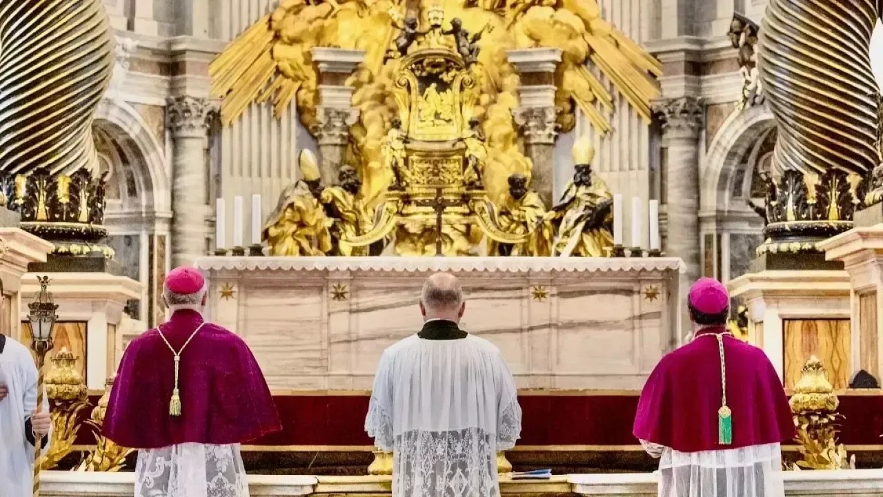 Entenda o que significa ser excomungado da Igreja Católica