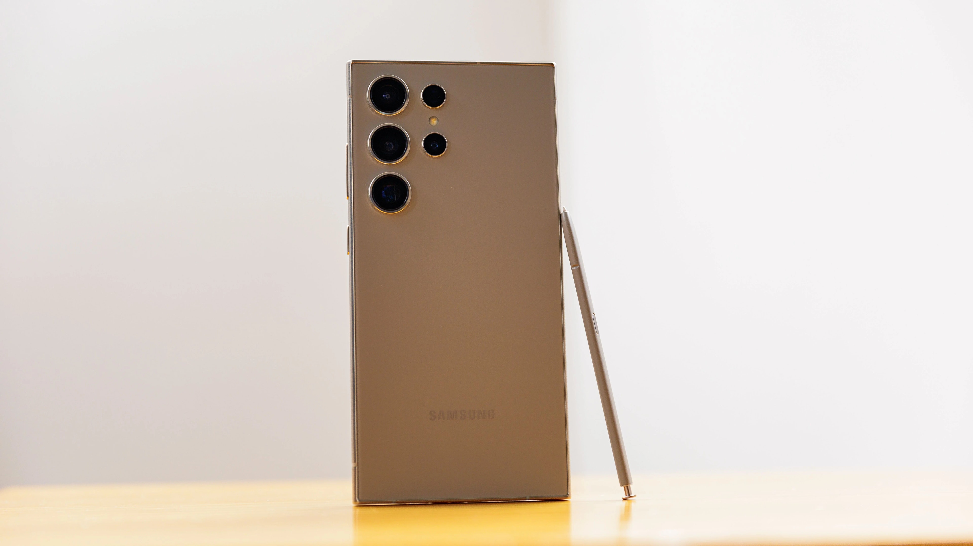 5 celulares Samsung melhores e mais baratos que o iPhone 15 em 2026