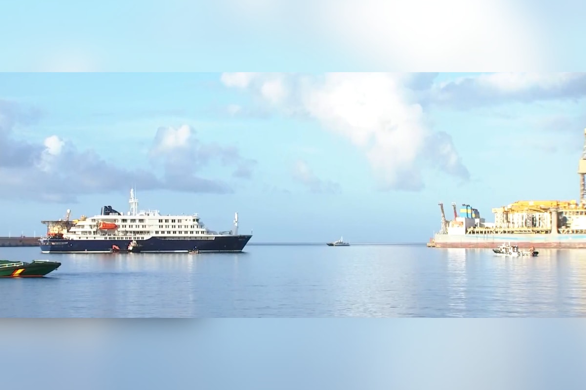 Navio atingido por surto de hantavírus chega ao Porto de Granadilla