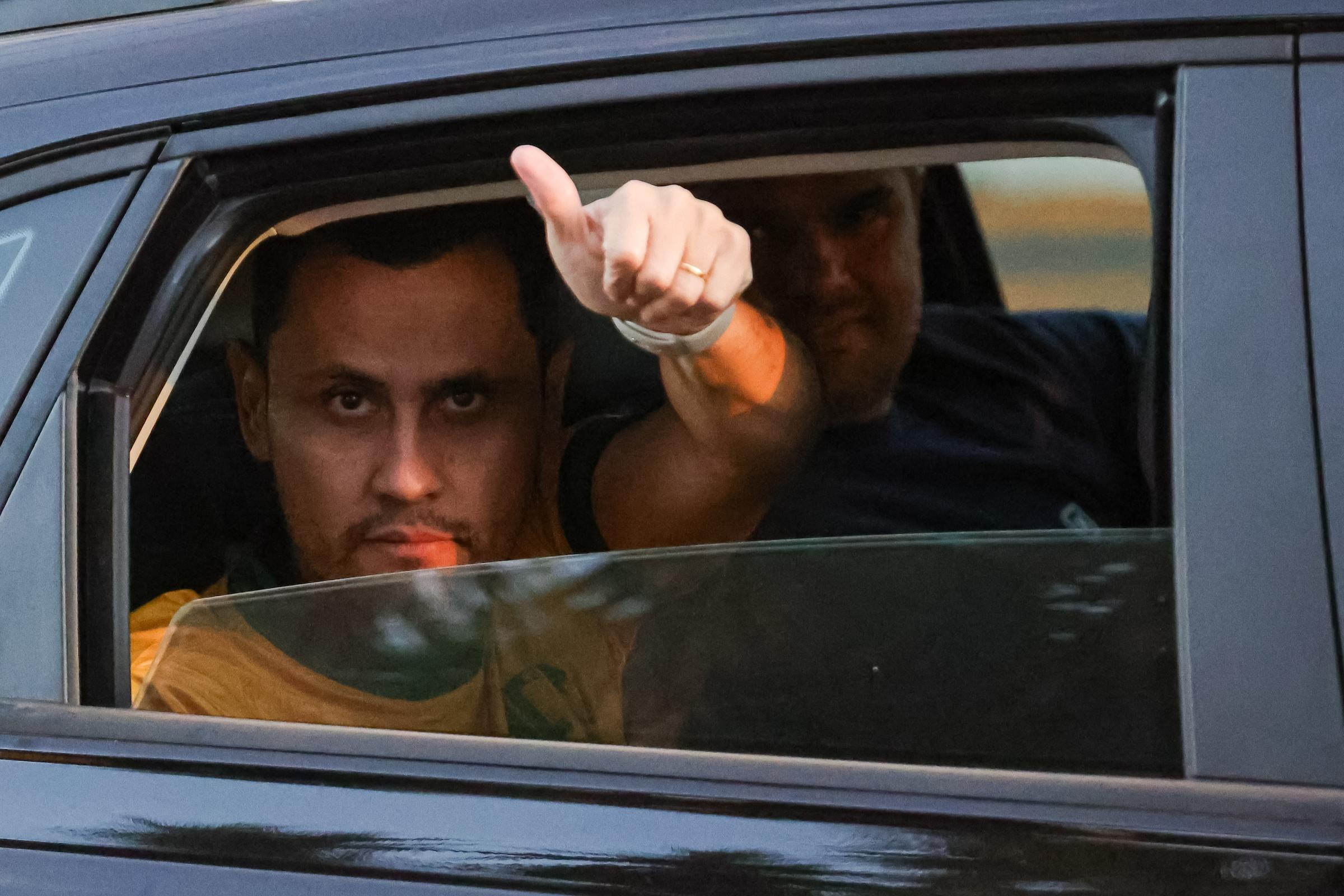 Cleitinho desiste de disputar o governo de Minas e chora em anúncio