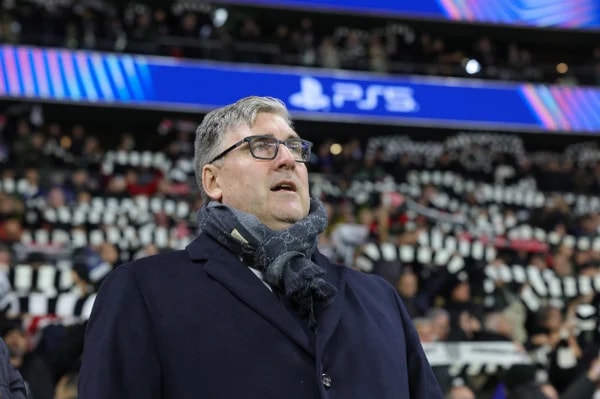 CEO do Frankfurt critica preços da Copa de 2026: "Temo pelo futebol"