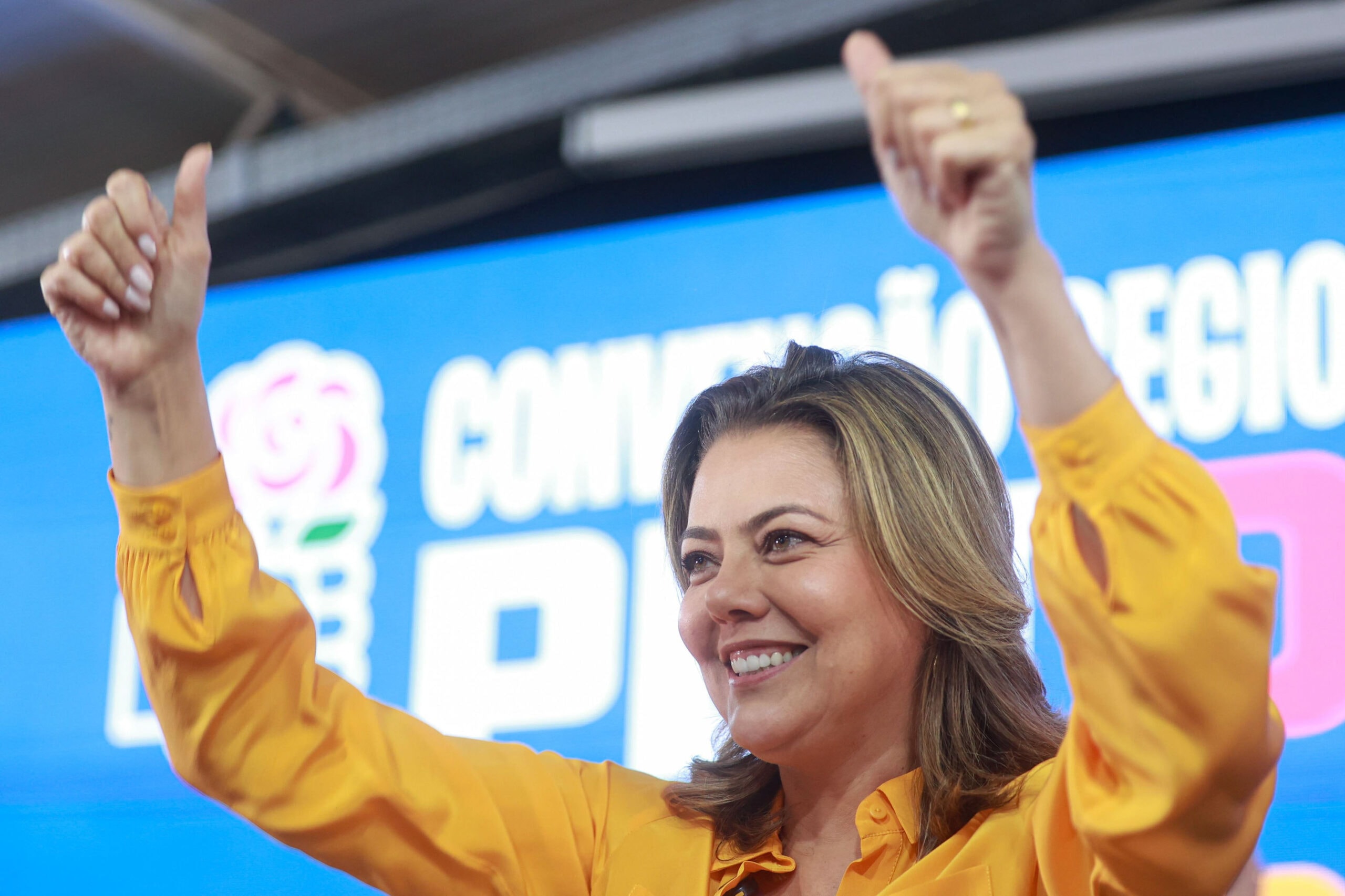 Leila do Vôlei inicia campanha ao Senado. "Vamos à luta"