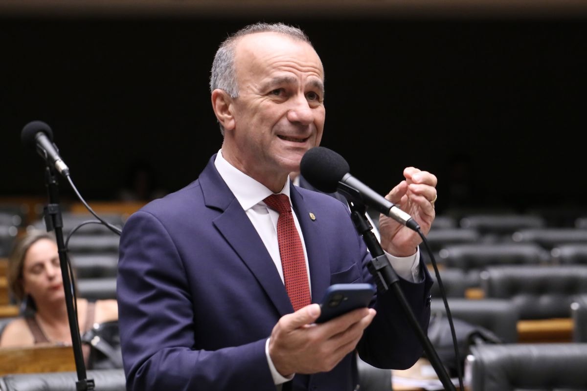 Espírito Santo: PT lança Helder Salomão como candidato ao governo