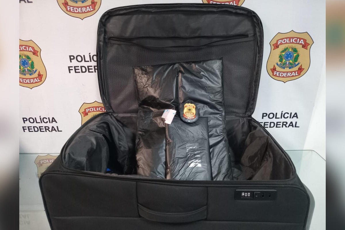 Passageiro é preso com mala recheada de cocaína antes de voo para Paris