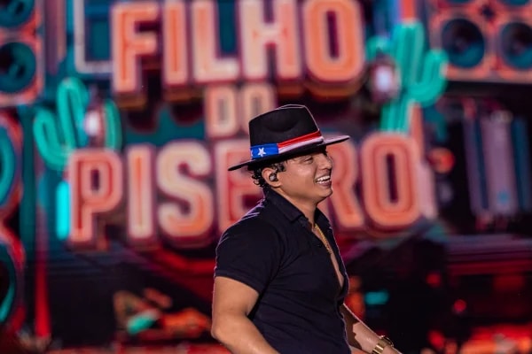 Filho do Piseiro celebra sucesso meteórico e projeta turnê mundial