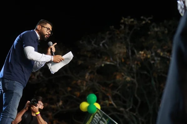 “Meu marido escolheu Flávio e vamos caminhar juntos", diz Michelle em carta