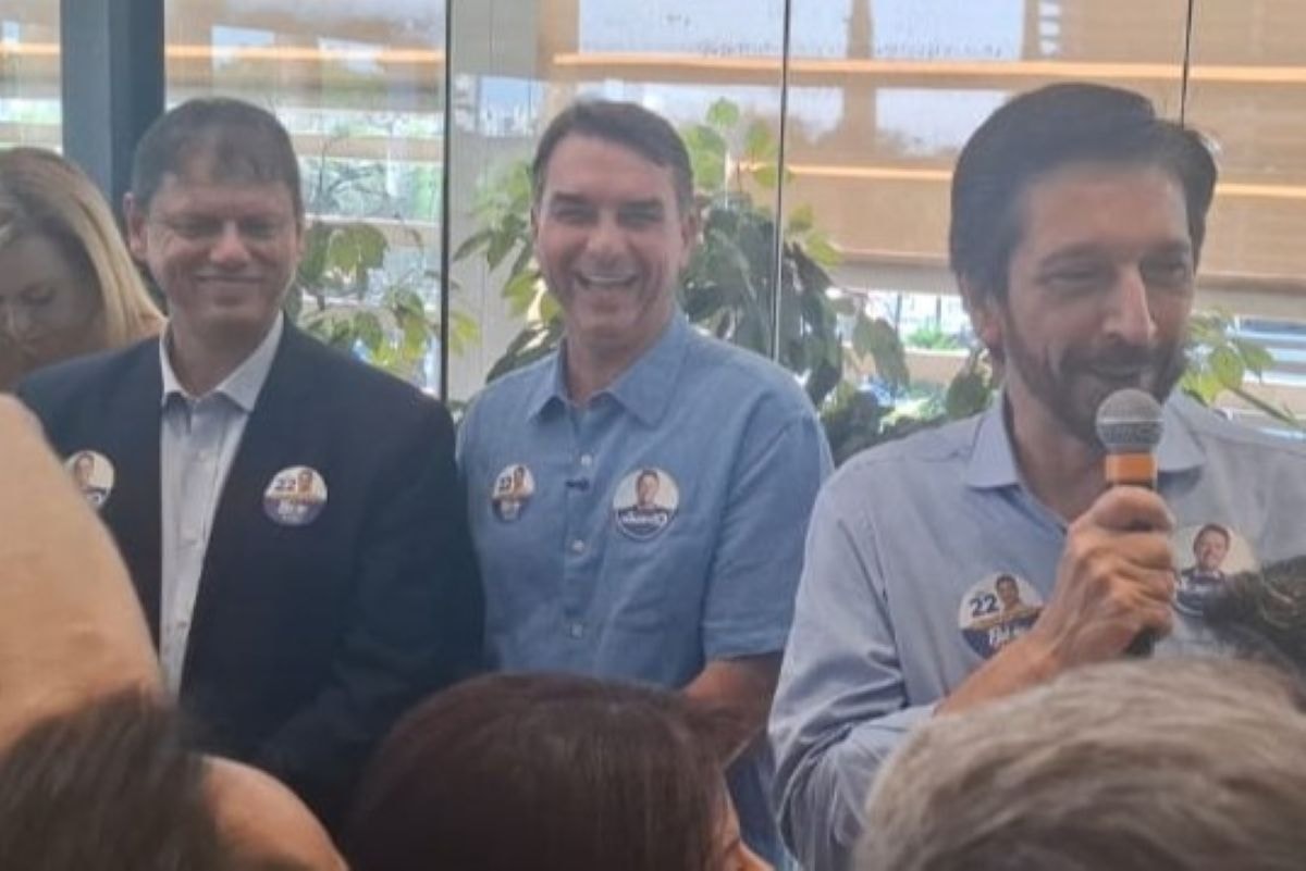Nunes cobra nome de Flávio em santinhos de aliados: "Tem que ter o 22"