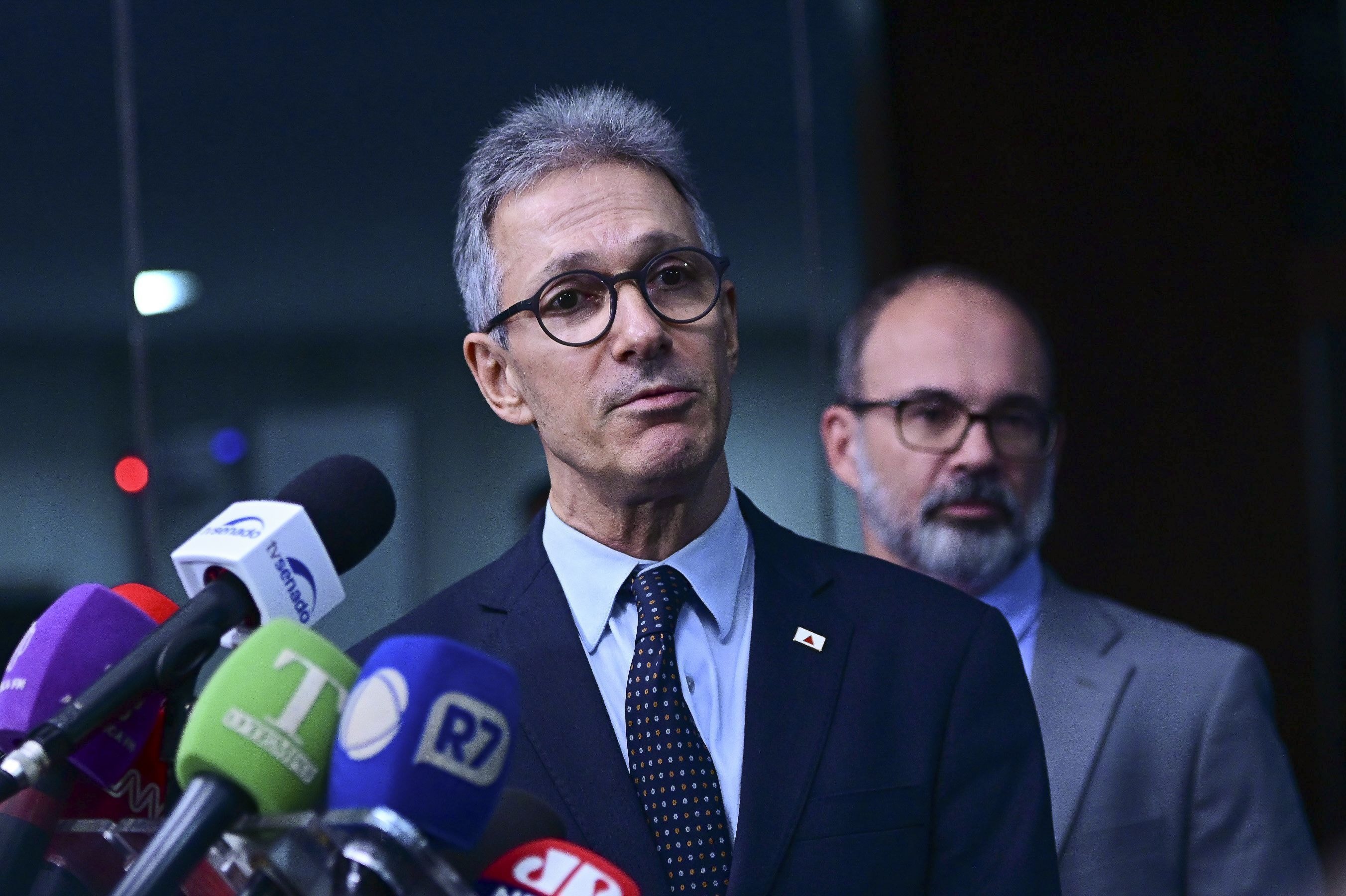 Quaest: No RJ, Flávio e Lula empatam tecnicamente no 1º turno