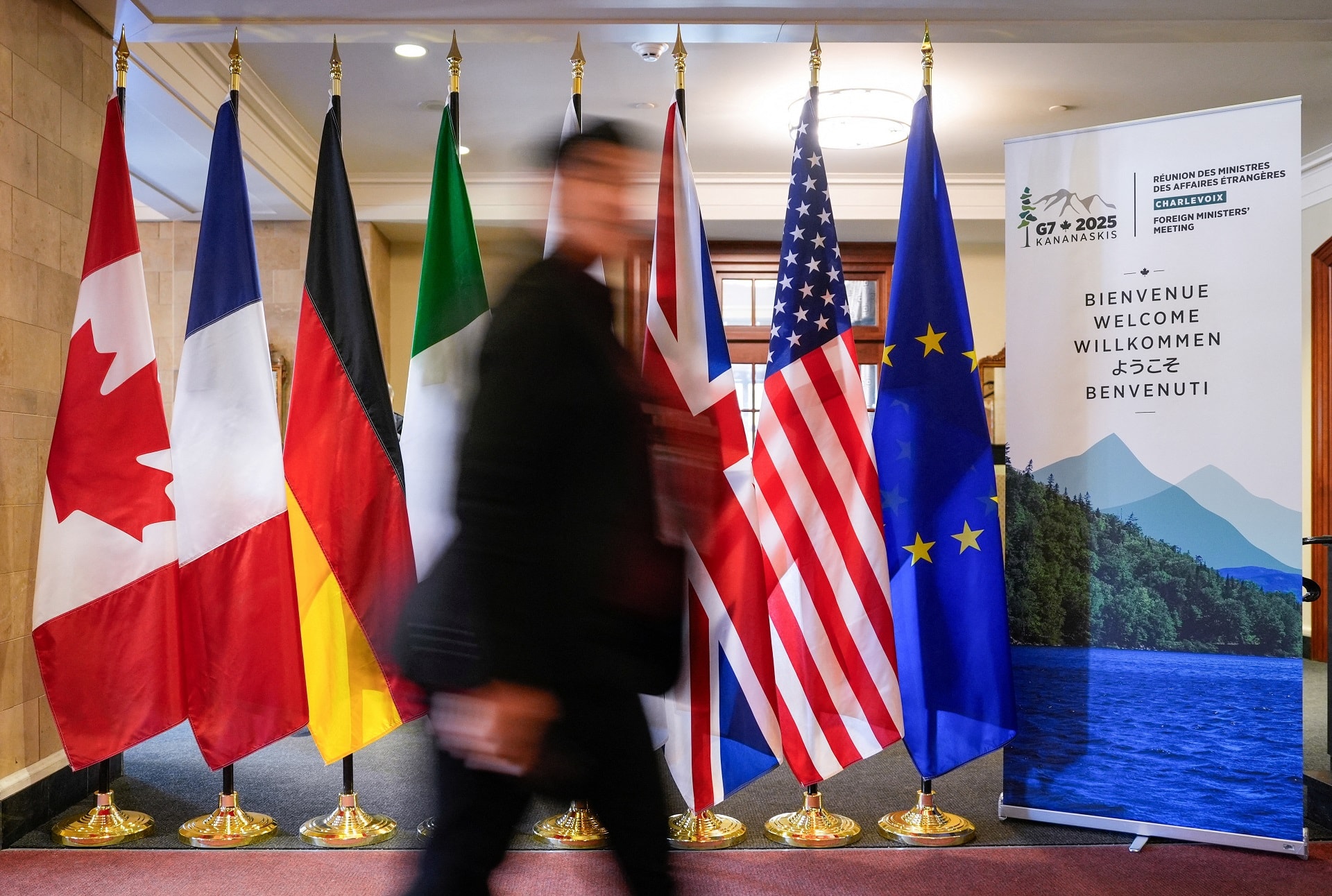 Suíça enviará 4.000 soldados para fronteira enquanto França sedia cúpula do G7