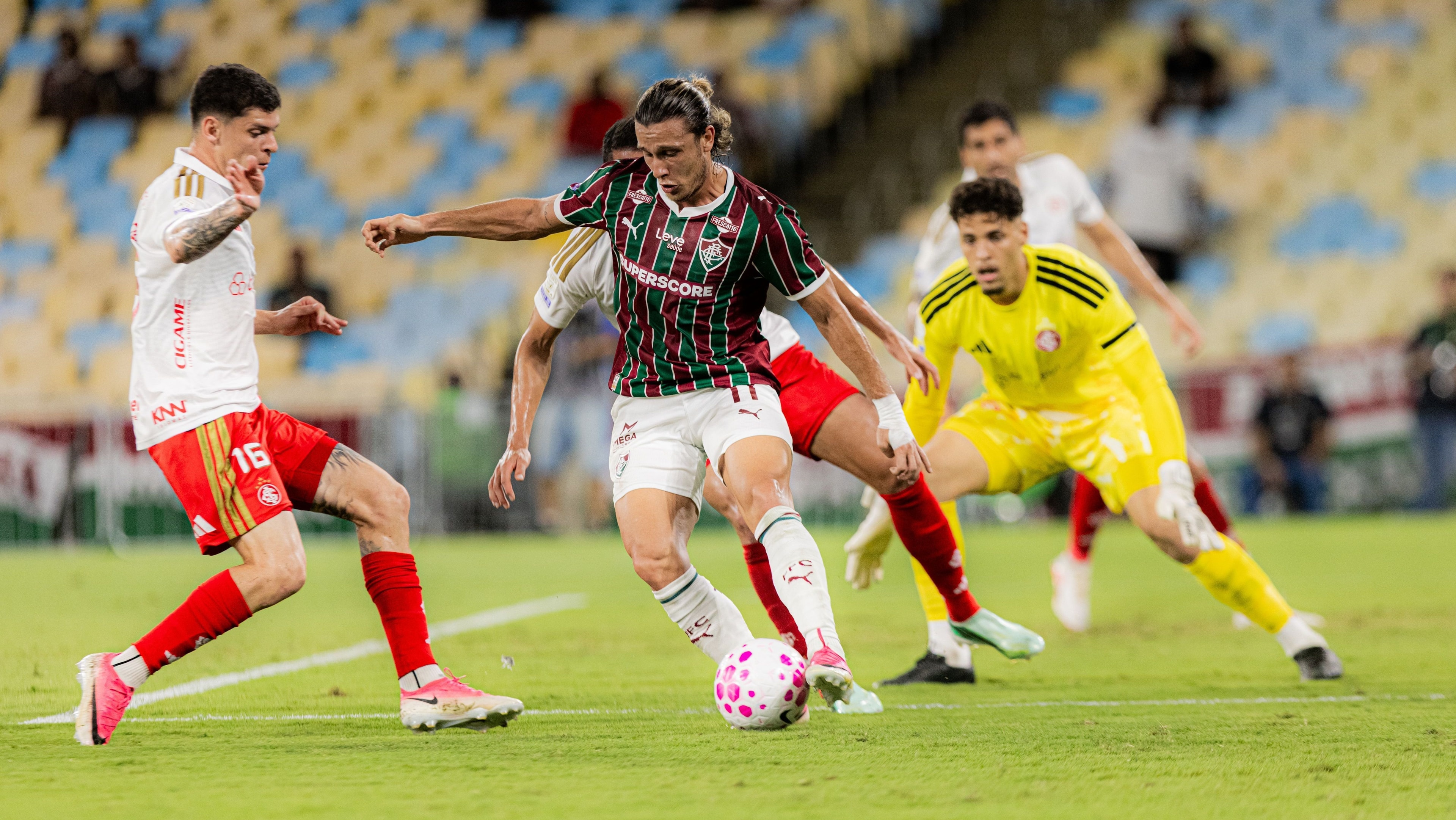 Bahia oscila após início avassalador, mas vence o São Paulo no Brasileirão