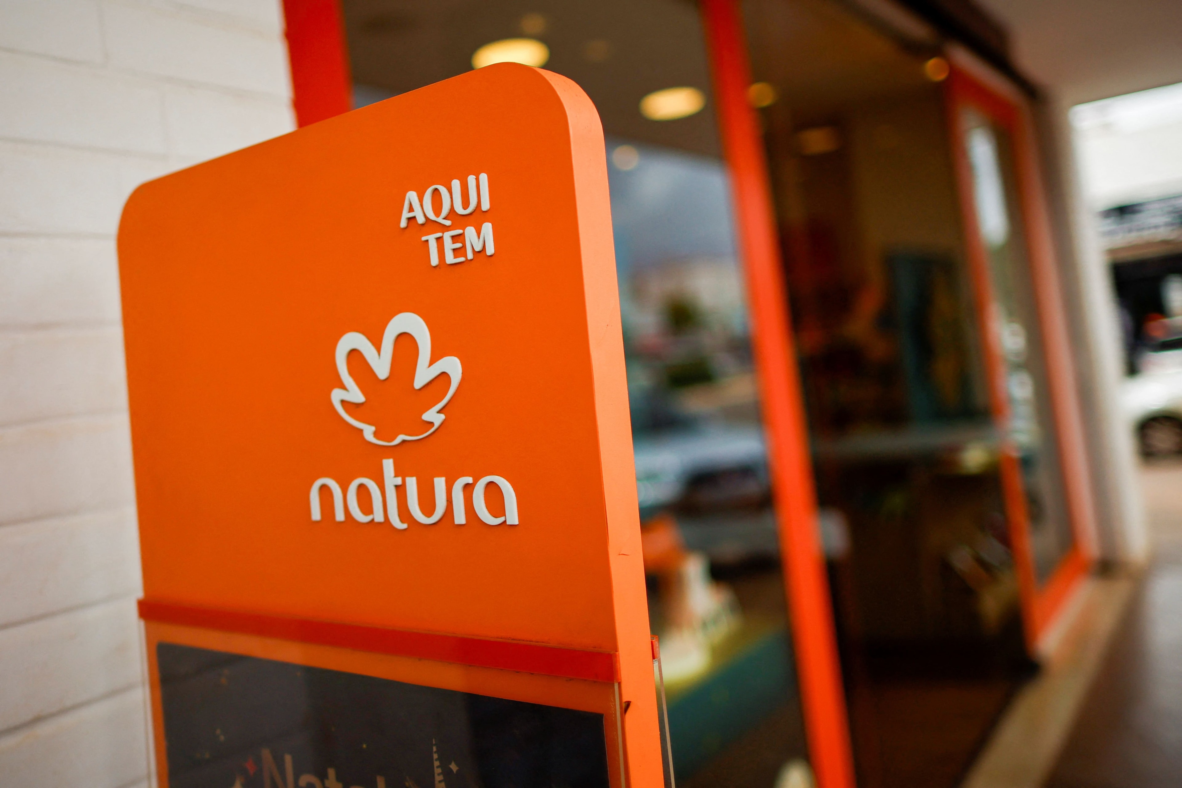Controladores da Natura pedem dispensa de OPA em acordo de investimento com Advent