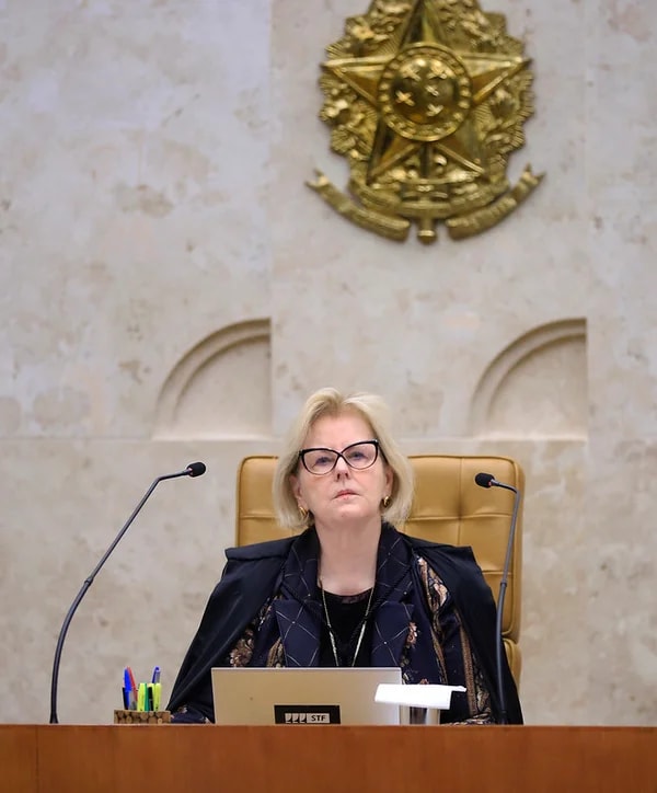 Itamaraty dá passaporte diplomático a ex-ministra do STF