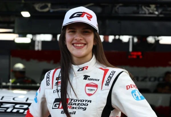 Única mulher no grid, Antonella Bassani destaca força feminina na Stock Car