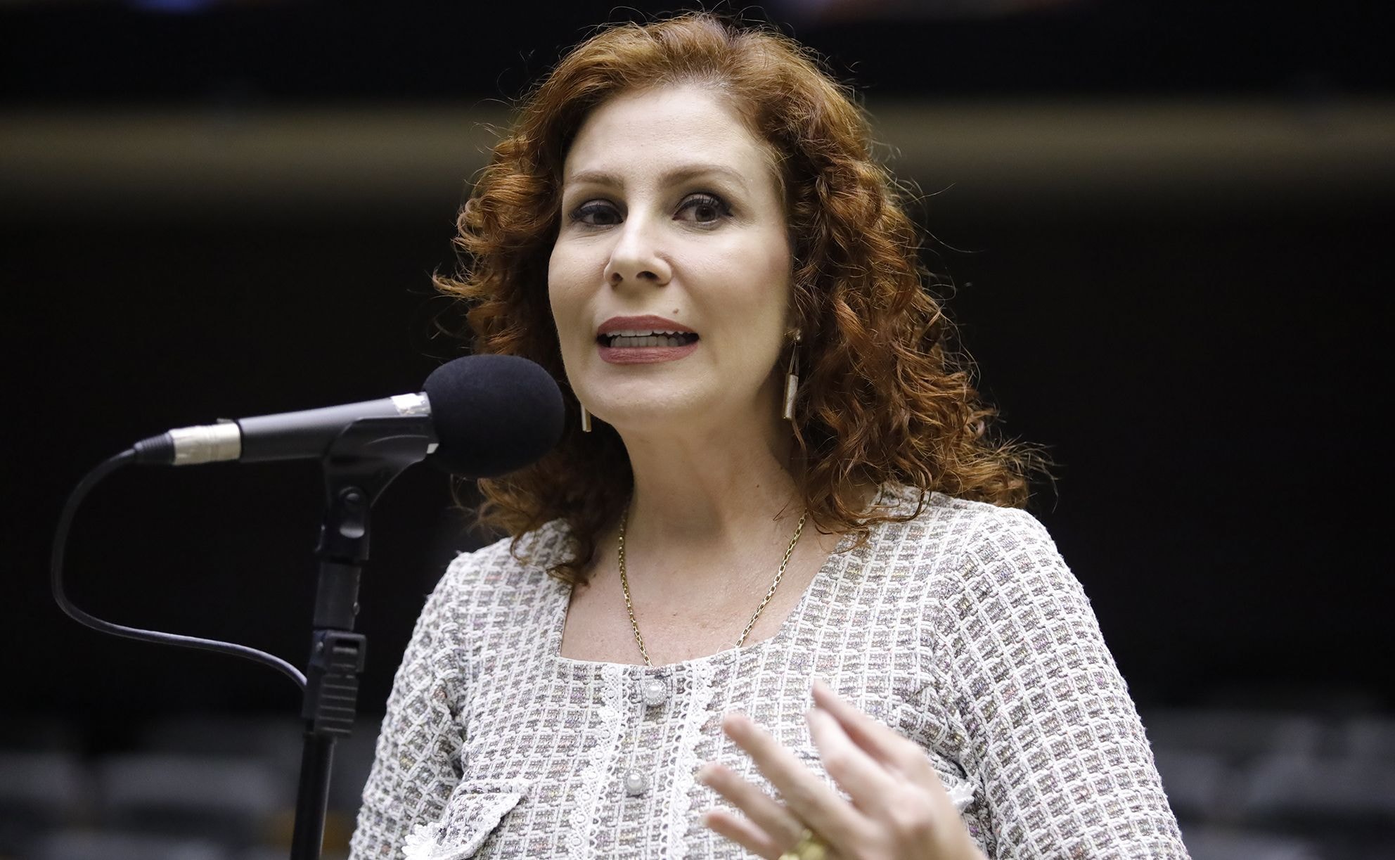 Zambelli comemora saída de prisão na Itália e diz que está em “missão”
