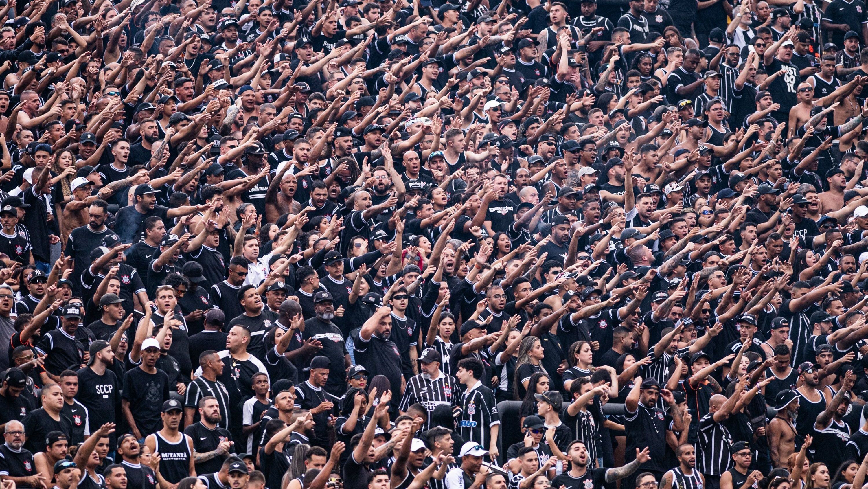 Memphis critica o Corinthians e faz cobrança: “Jogar como um time grande”