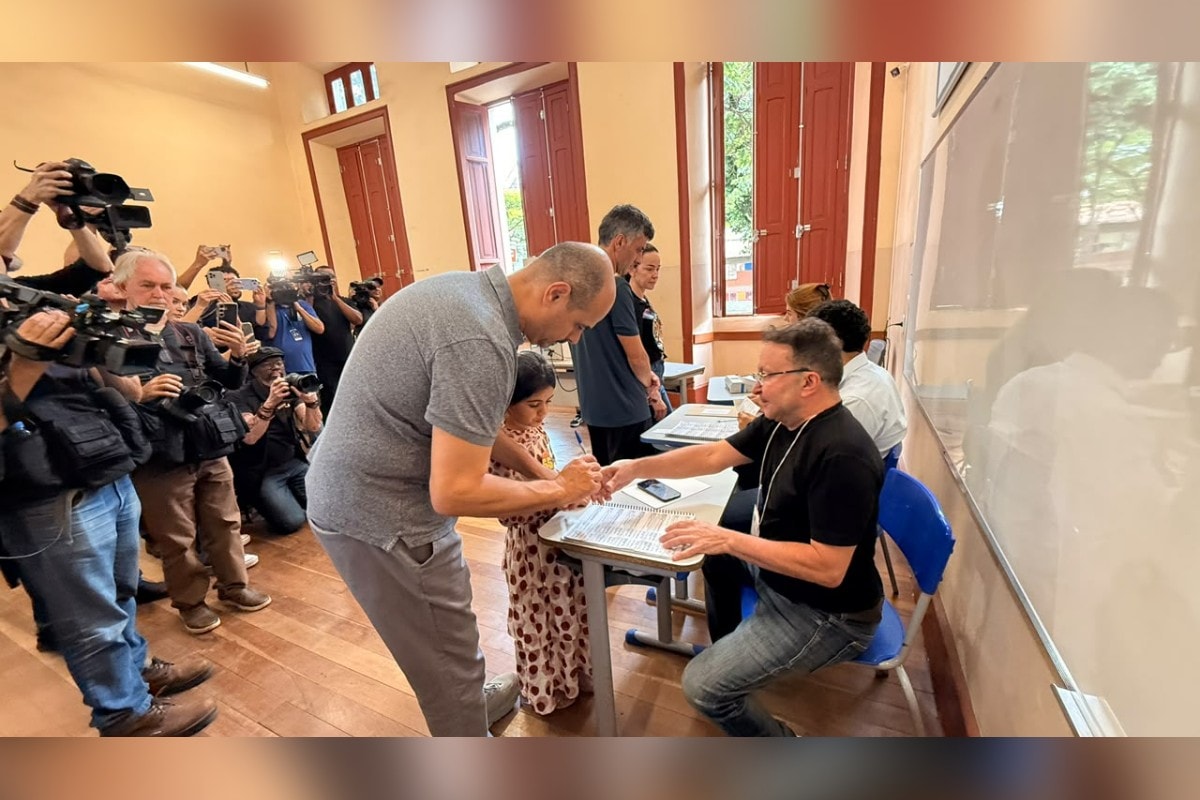 Mateus Simões (PSD) projeta 2º turno ao votar em Minas
