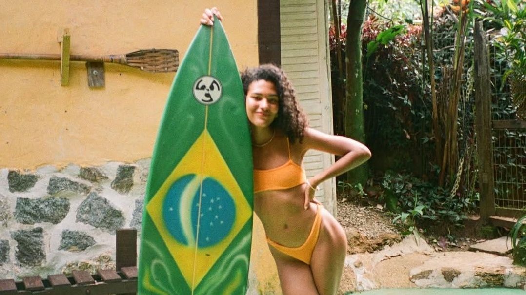 Olivia Dean: como é o show da cantora que fãs brasileiros aguardam ansiosos