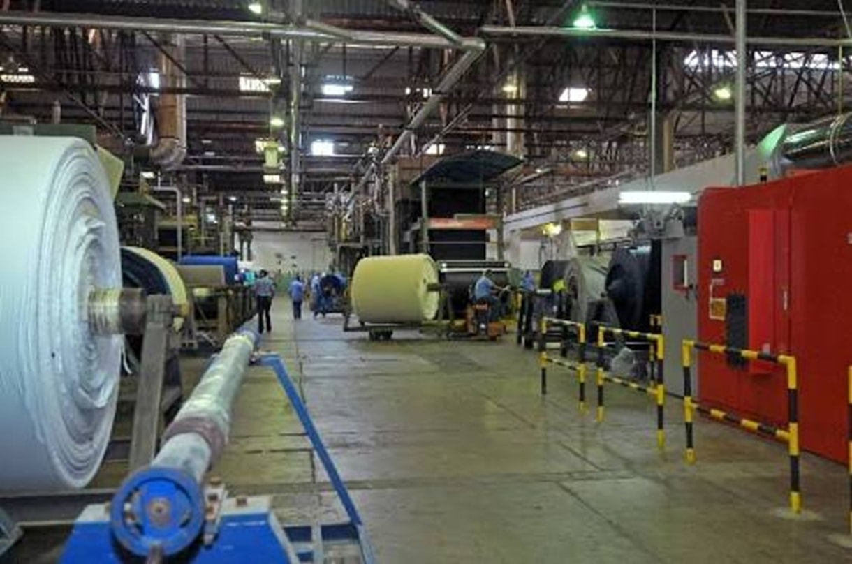Faturamento da indústria cai, mas emprego e produção resistem em Minas