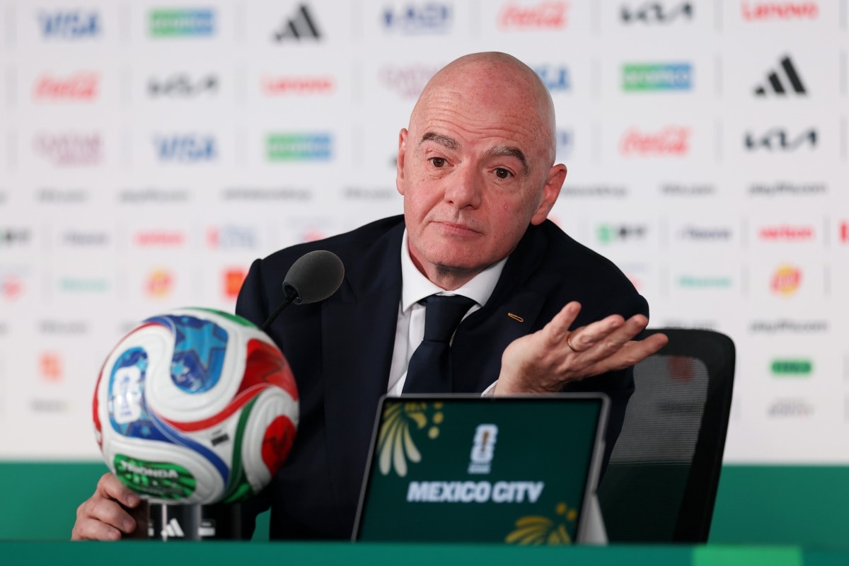 Infantino lamenta ocorrido com árbitro somali e comemora ida do Irã