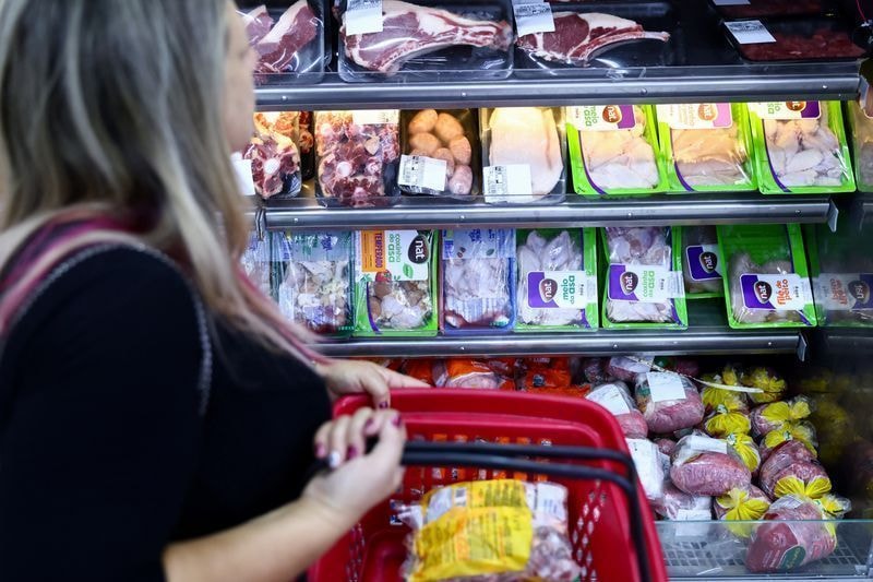 Cotas para elétricos devem fortalecer mercado no Brasil, diz ministro