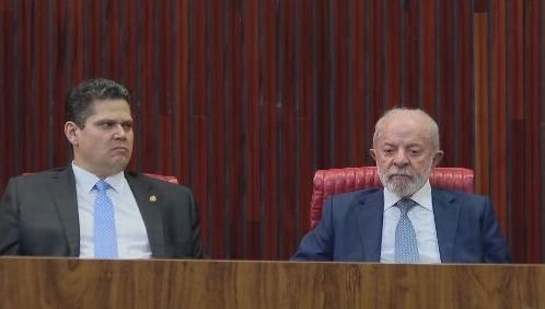 Lula promete recursos para conclusão de reator nuclear para submarino