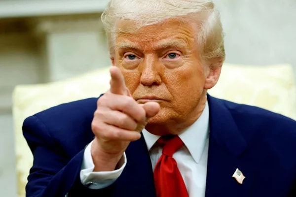 Em dia de novas sanções, Trump diz que Irã está "colapsado"