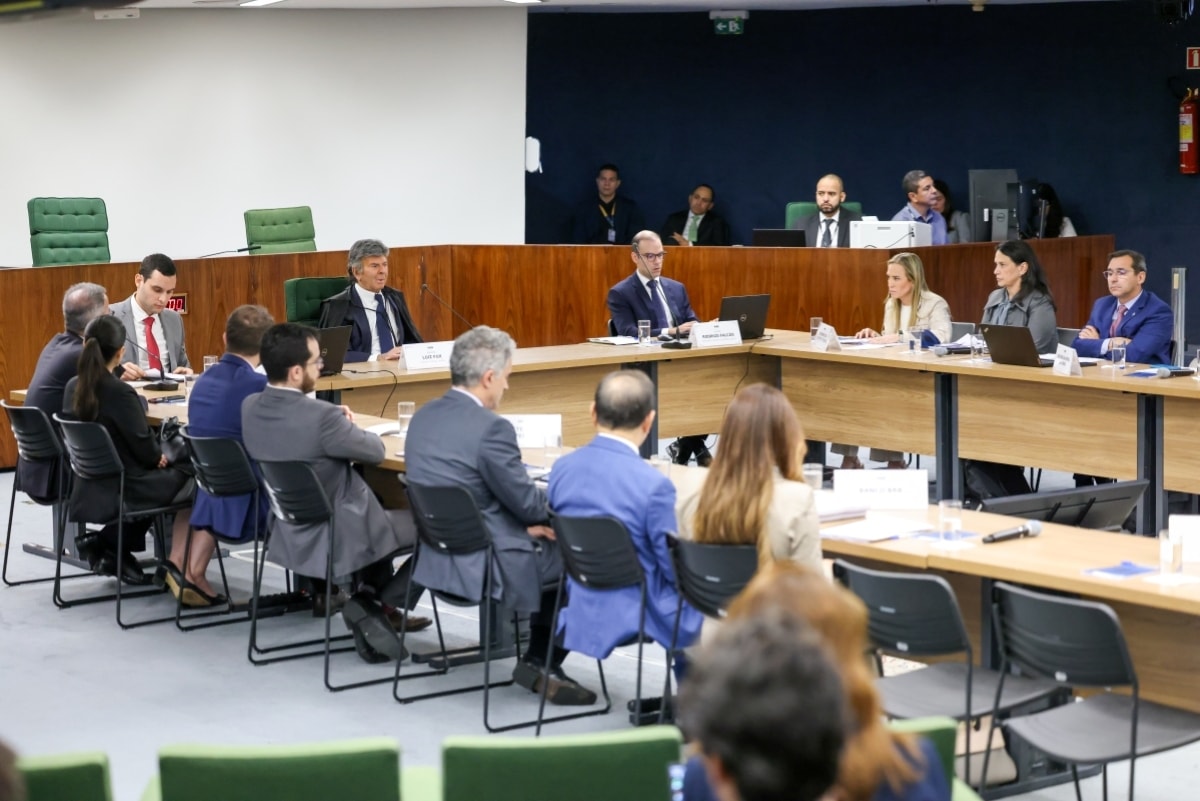 Clima de tensão toma conta de reunião no STF sobre empréstimo ao BRB