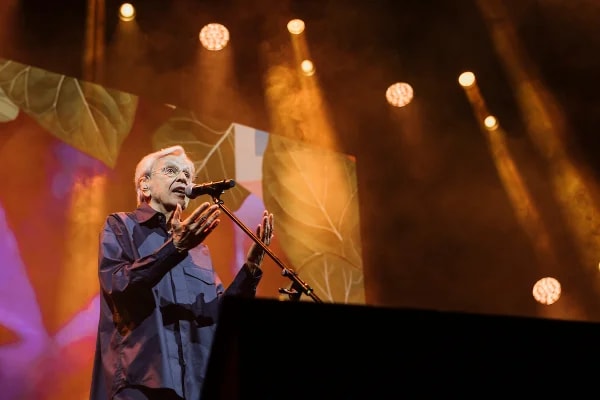 Caetano Veloso fará show de graça em Brasília em setembro