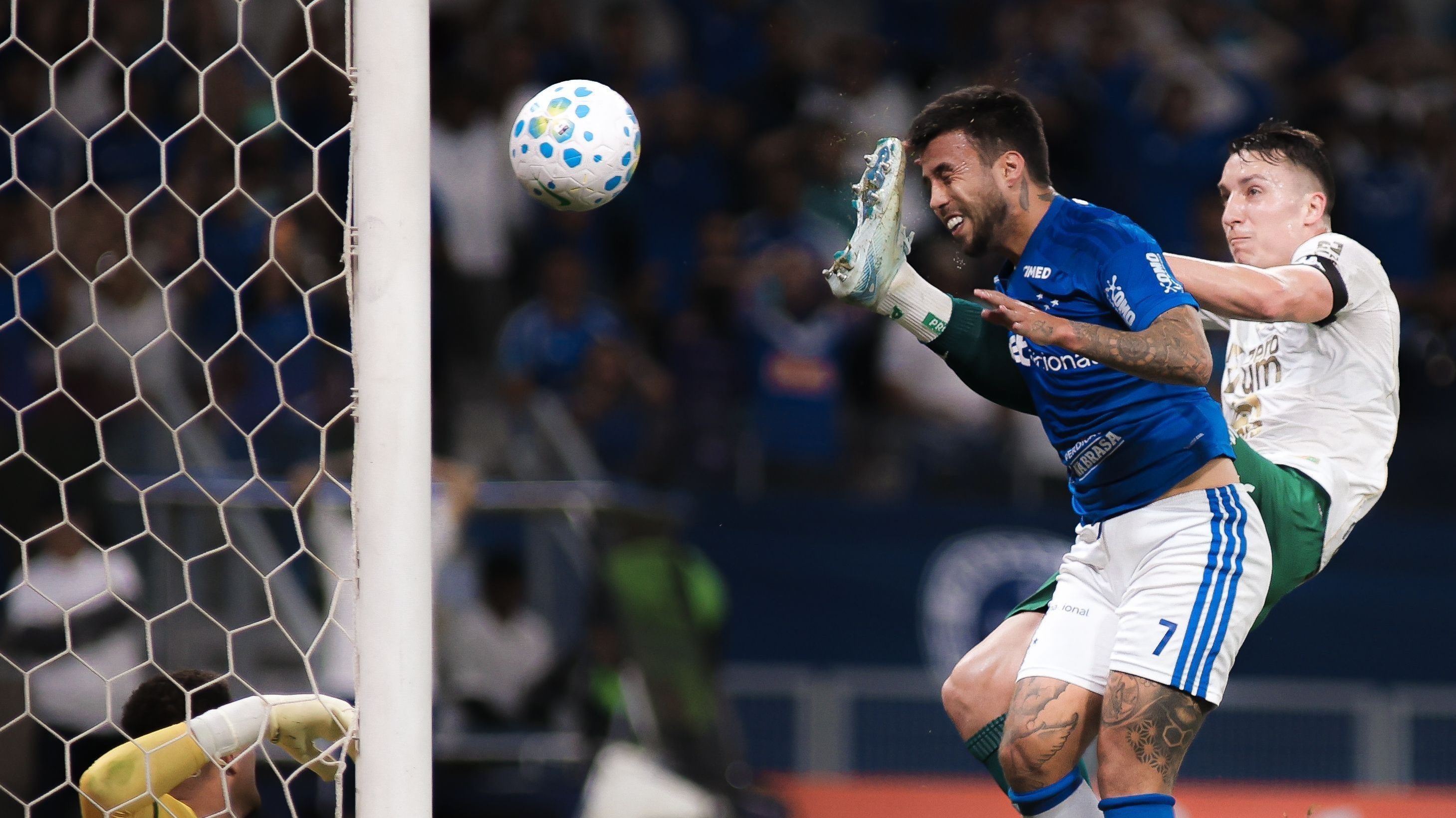 Com falha e polêmicas, Grêmio elimina Mirassol e segue na Copa do Brasil