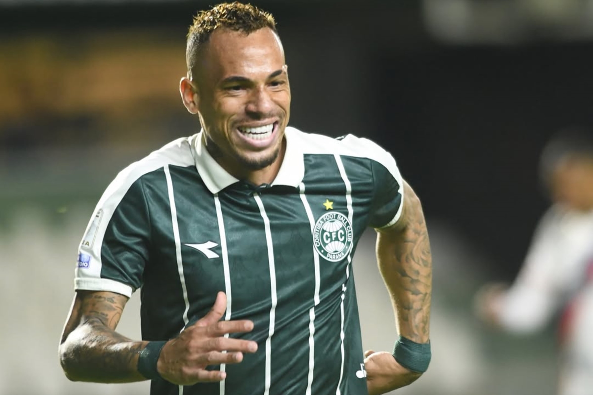 Brasileirão: em jogo de cinco gols, Coritiba vence Bahia de virada
