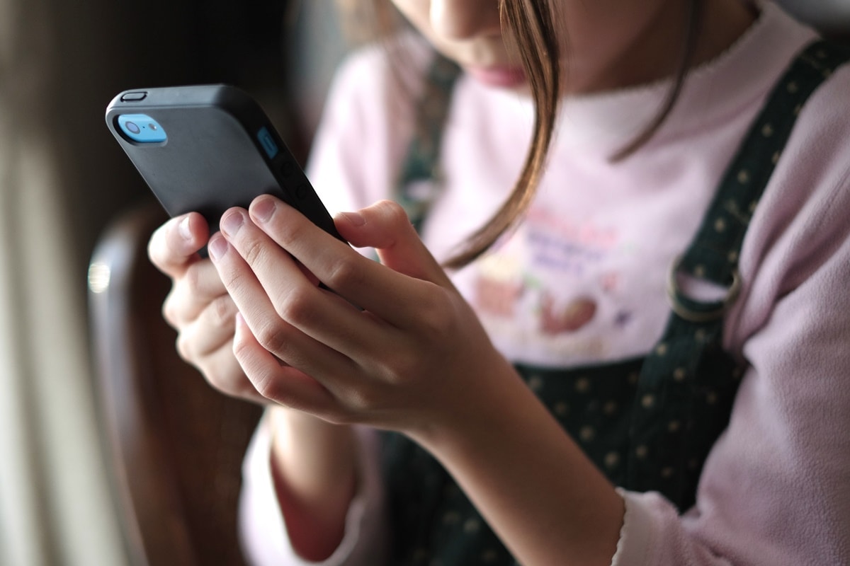 Crimes virtuais contra crianças e adolescentes crescem 78% nas férias