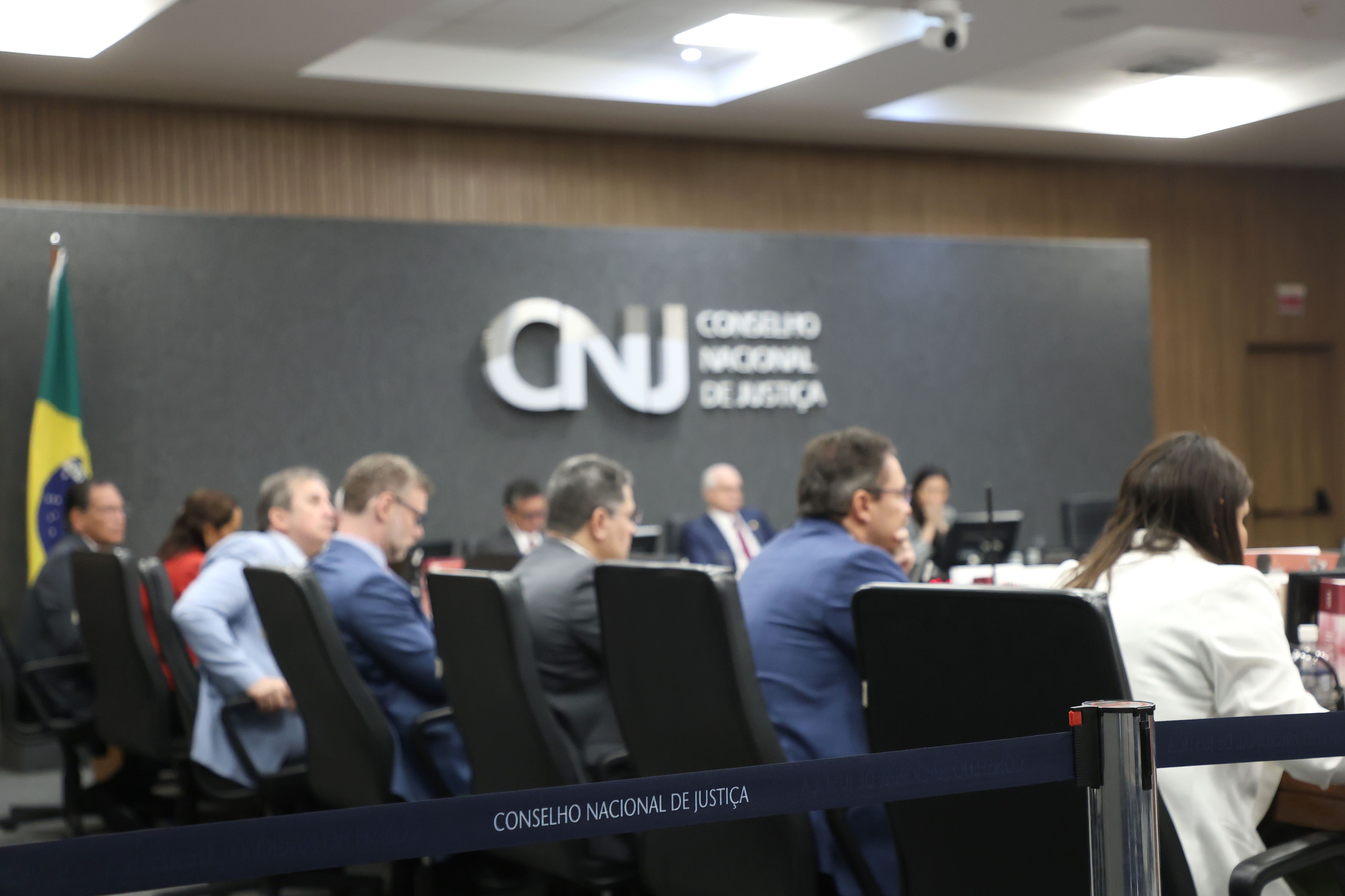 Juízes devem honrar a toga e responder quando cometem erros, diz Fachin