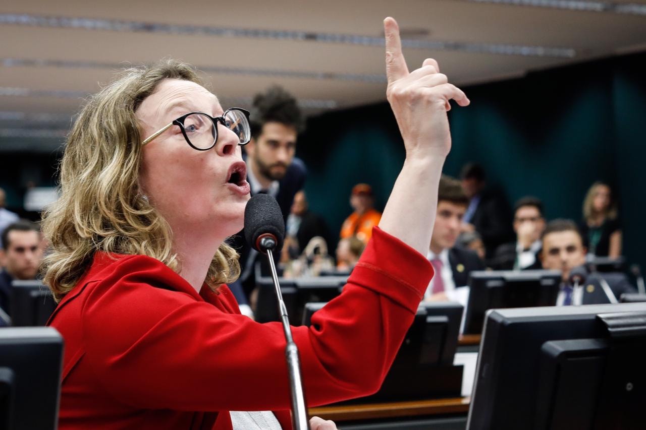 Maria do Rosário quer proibir “devassa” de patrão nas redes de empregados