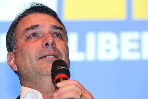 Plano de Flávio propõe impedir parentes de ministros de advogar no STF