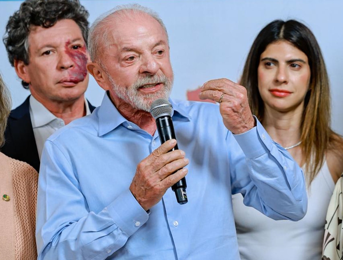 Lula diz que Flávio quer acabar com o Bolsa Família e resgata críticas