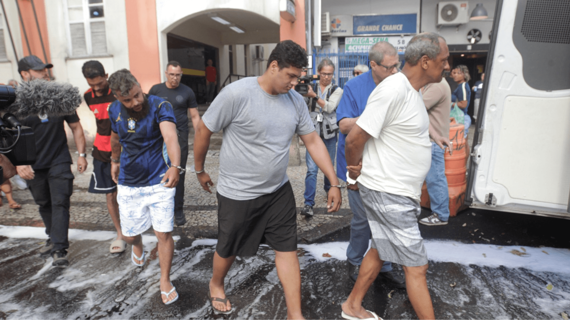 Ciclista linchado em Copacabana: imagens mostram cronologia do crime