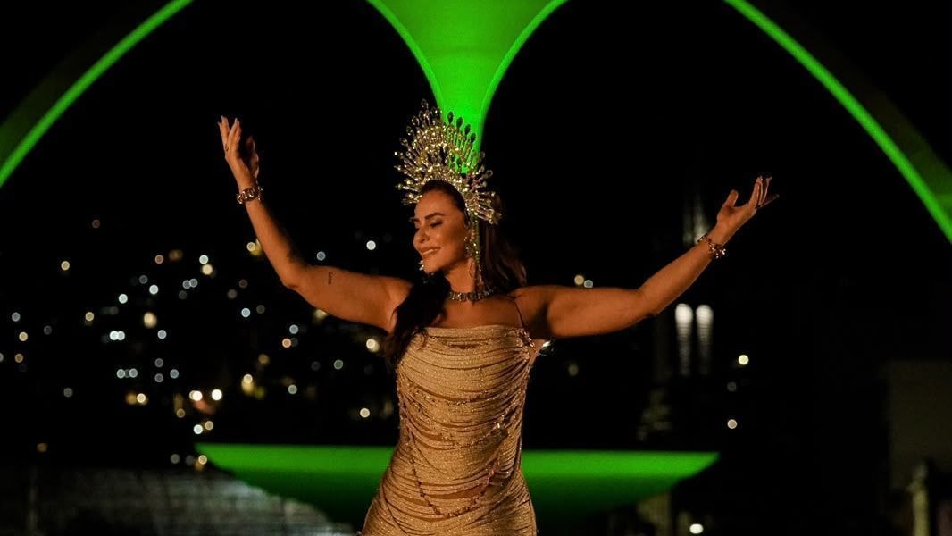 Zezé Motta canta samba do Salgueiro 50 anos após eternizar Xica da Silva