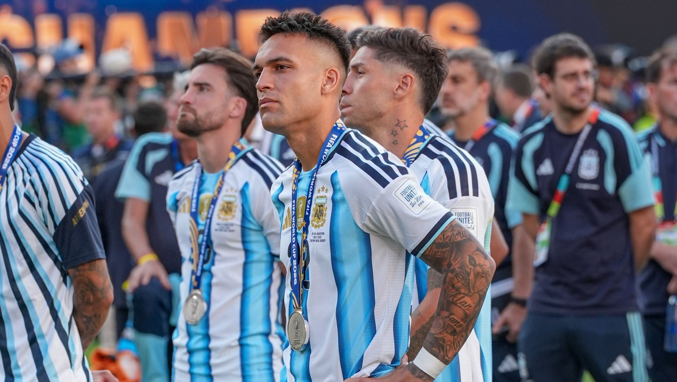 Dibu Martínez cogita possível aposentadoria da seleção argentina após vice