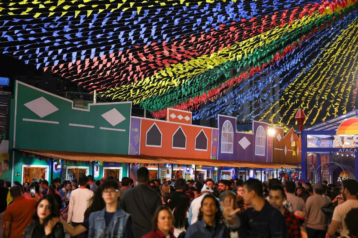 São João vira "vitrine" para pré-candidatos antes da campanha oficial