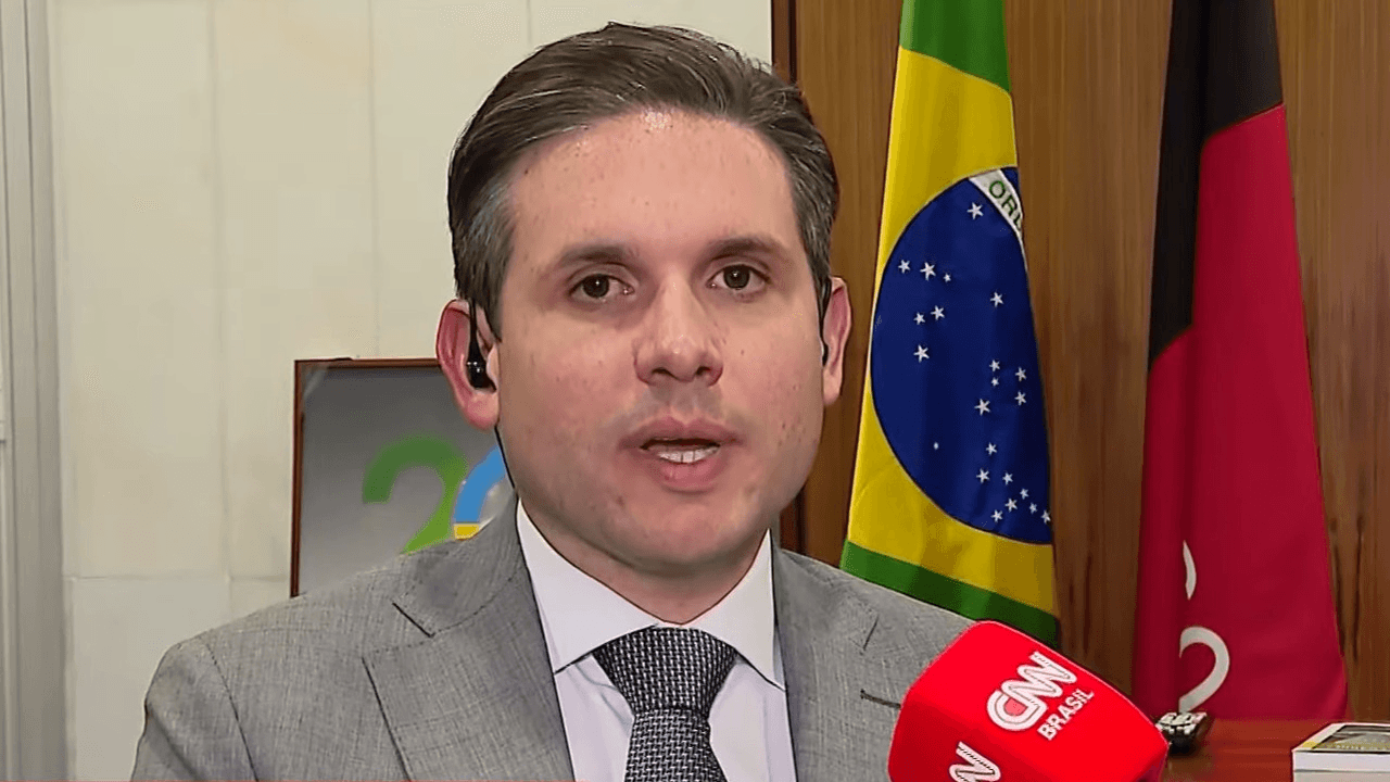 À CNN, Hugo diz que 6×1 não será analisada em “apenas 30 dias”