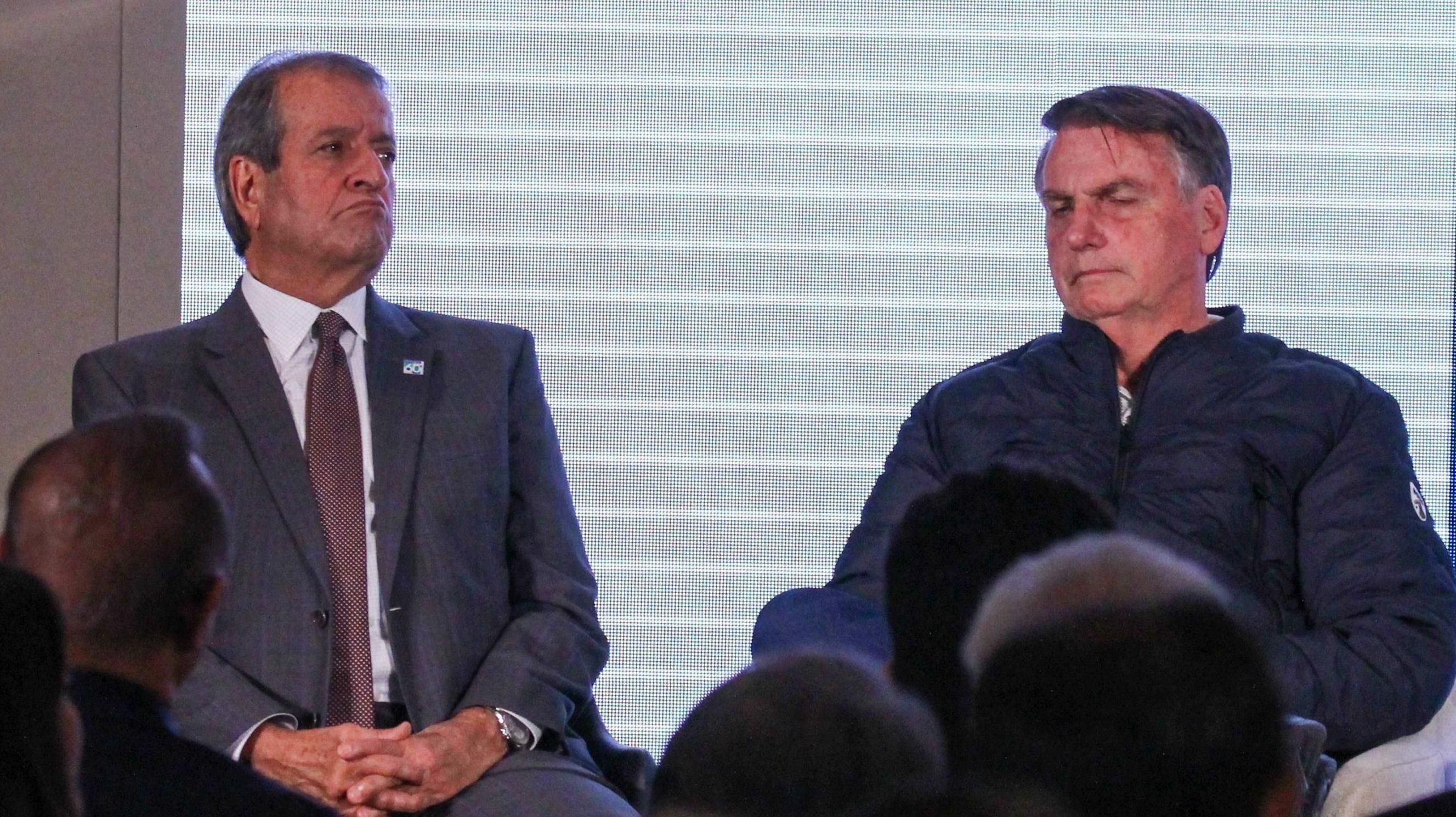 Hugo e centrão articulam proposta de transição para voto distrital misto