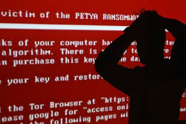 Adolescente é preso na Espanha por suspeita de liderar grupo de hackers