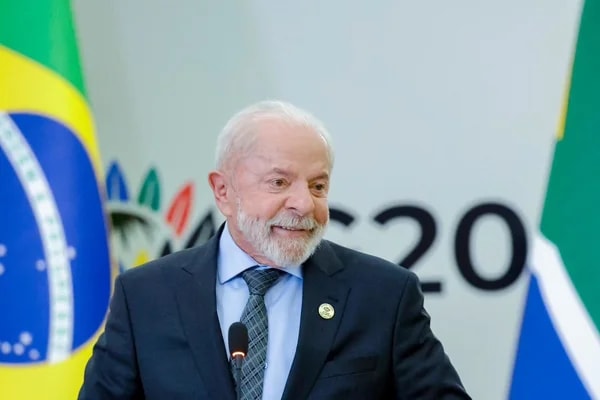 Trump diz a Lula que EUA não vão se envolver nas eleições no Brasil