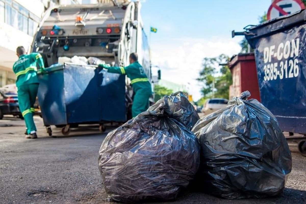 DF ficará sem coleta de lixo neste sábado por causa do Dia do Gari