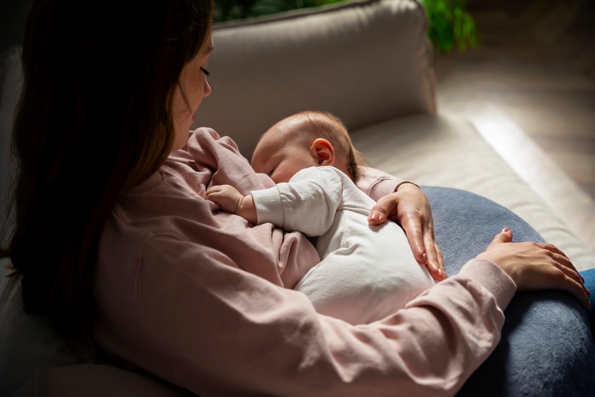 "Amamentação não deve ser um processo doloroso", alerta obstetra