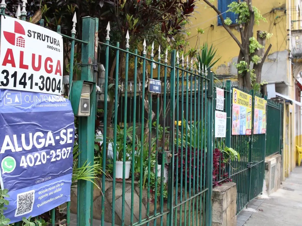 Aposentado e vive de aluguel: pode usar isenção de R$ 22.847,76 no Imposto de Renda?